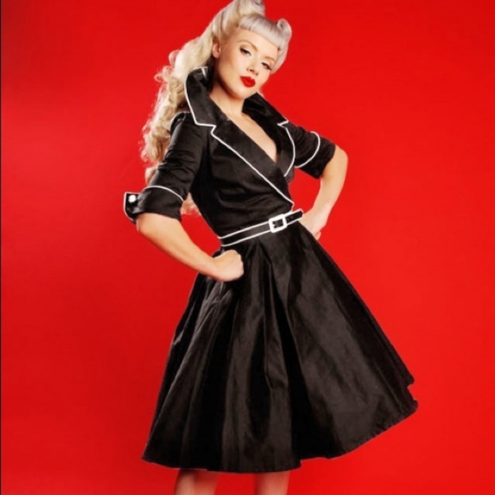Deadly Dames Haunted Housewife dress medium
